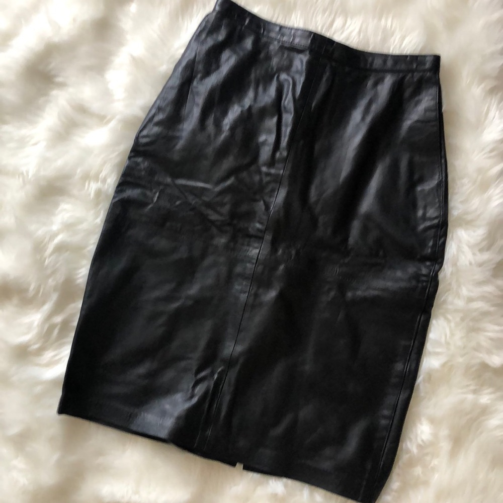 Vintage black leather skirt with pockets